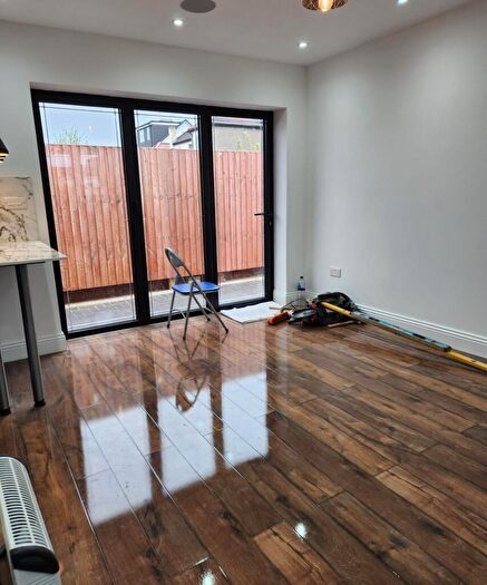 2 Bedroom Semi-Detached Bungalow To Rent In Brinkworth Road, Ilford, IG5