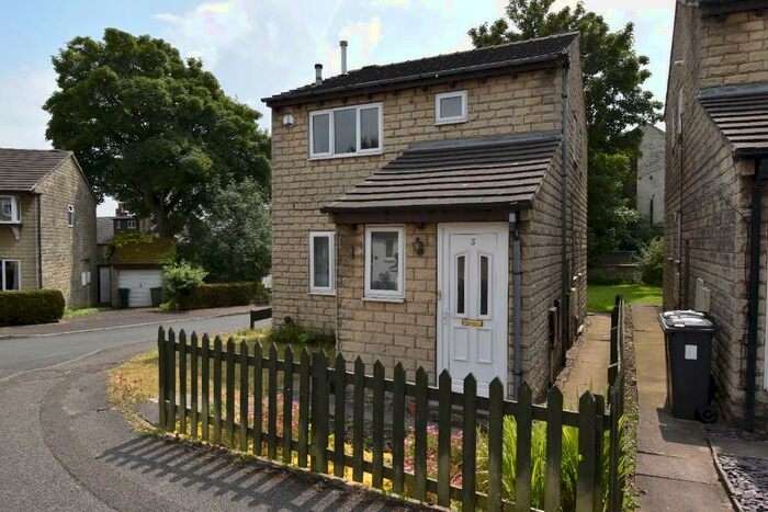 2 Bedroom Flat To Rent In Portland Close, Huddersfield, West Yorkshire, HD3