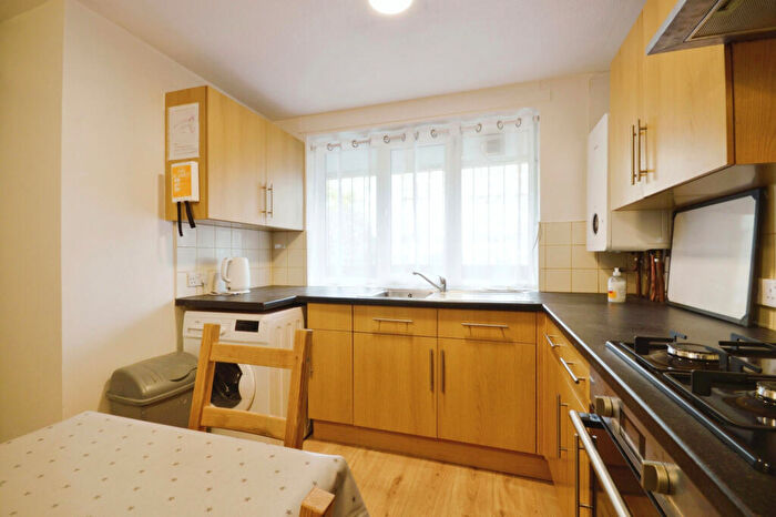 5 Bedroom Maisonette To Rent In O'Leary Square, London, E1