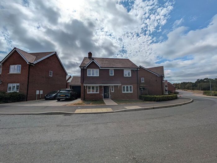 4 Bedroom Detached House To Rent In Rookfield Road, Horsham, RH12