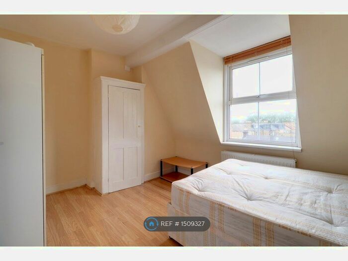 4 Bedroom Flat To Rent In Stoke Newington High Street, London, N16