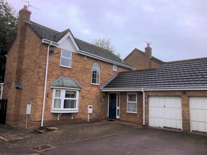 4 Bedroom Detached House To Rent In Langdon Close, Daventry, NN11