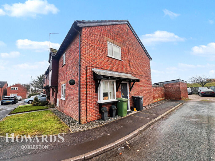 3 Bedroom End Of Terrace House For Sale In Hogarth Close, Bradwell, NR31