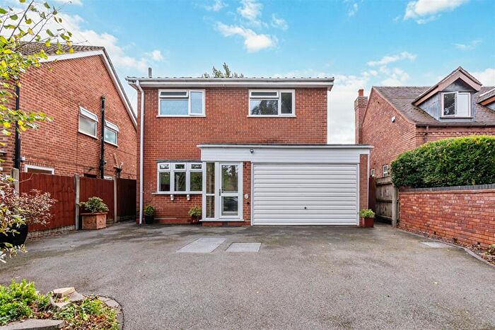 3 Bedroom Detached House For Sale In Broomfields Farm Road, Solihull, B91
