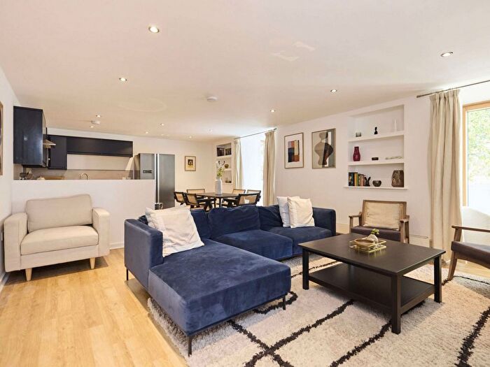 2 Bedroom Flat To Rent In Gwendolen Avenue, London, SW15