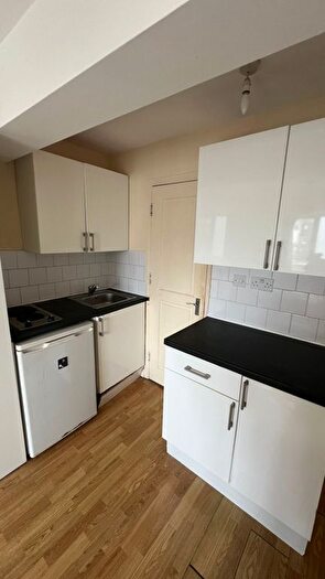 Terraced House To Rent In Sinclair Road, London, W14