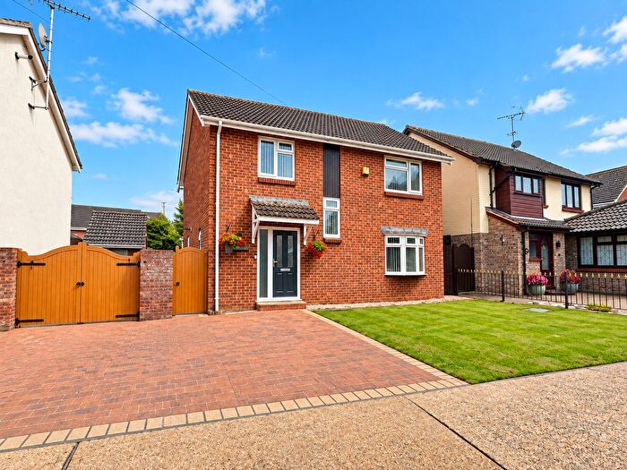 4 Bedroom Detached House For Sale In Newhall, Rochford, SS4