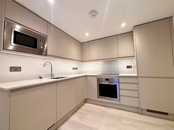 2 Bedroom Flat To Rent In Farnborough Road, Farnborough, Hampshire, GU14