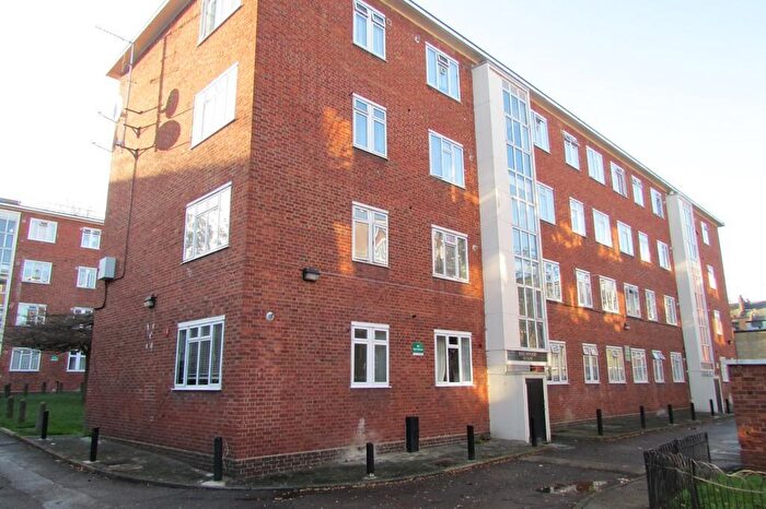 3 Bedroom Flat For Sale In Marshwood House, Kilburn Vale, NW6