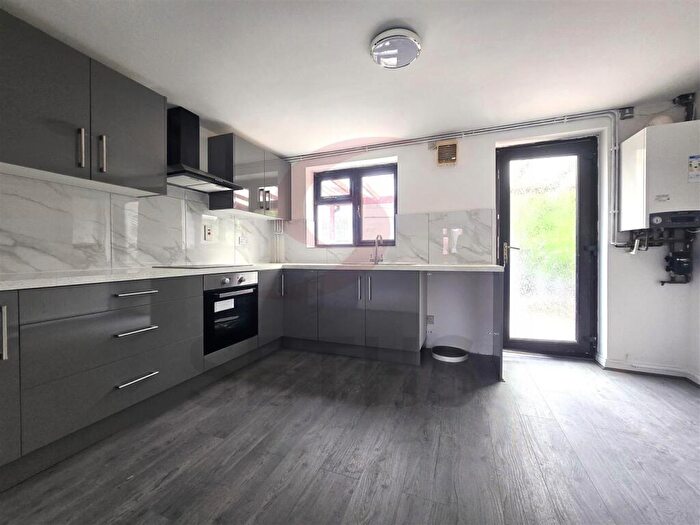 3 Bedroom Detached House To Rent In Rotherby Avenue, Belgrave, Leicester, LE4