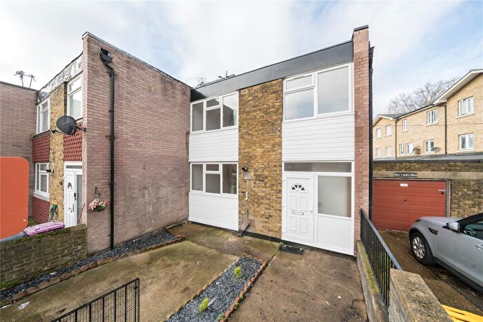 3 Bedroom House For Sale In Carr Street, Limehouse, London, E14