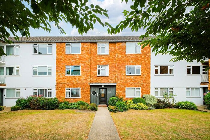 2 Bedroom Flat To Rent In Hadleigh Lodge, Snakes Lane West, Woodford Green, IG8