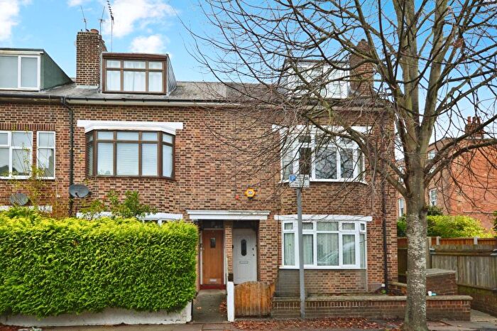 2 Bedroom Flat To Rent In Windermere Avenue, Queen's Park, NW6