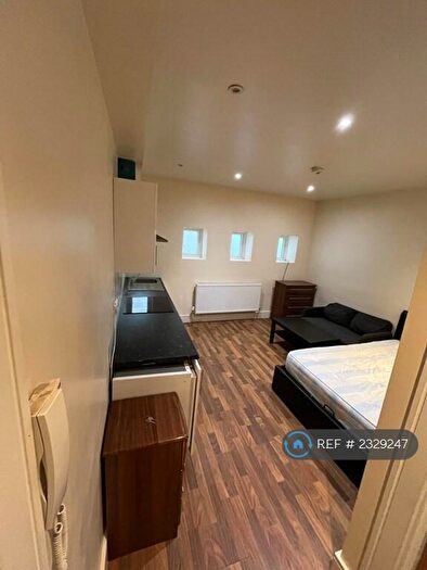 Studio To Rent In Church Road, London, NW4