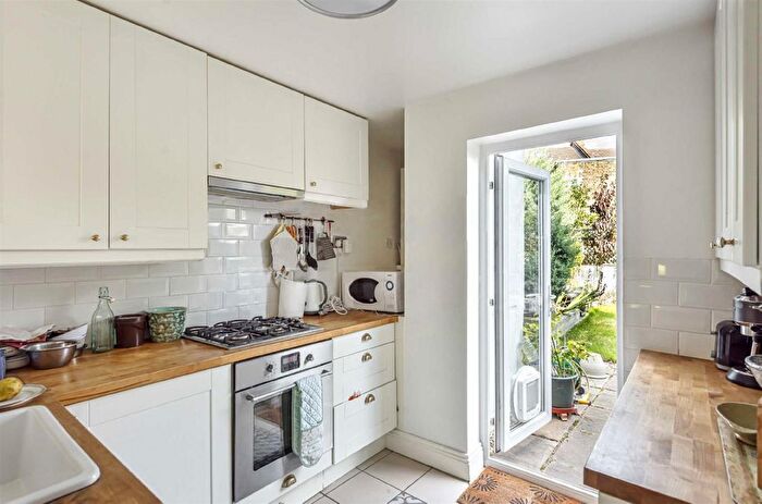 2 Bedroom Flat To Rent In Beaconsfield Road, London, NW10