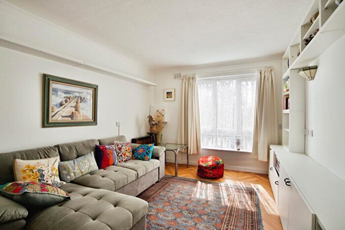 1 Bedroom Flat For Sale In Flat, Oak Lodge, Cambridge Road, London, E11