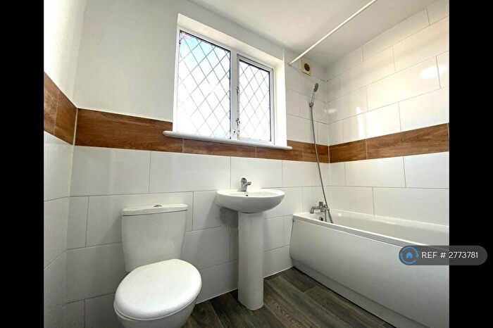 3 Bedroom Flat To Rent In Chingford Mount Road, London, E4