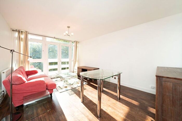 1 Bedroom Flat For Sale In Carlton Drive, Putney, SW15