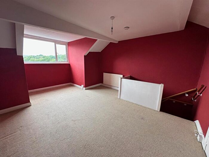 2 Bedroom End Of Terrace House To Rent In Willow View, Sowerby Bridge, HX6