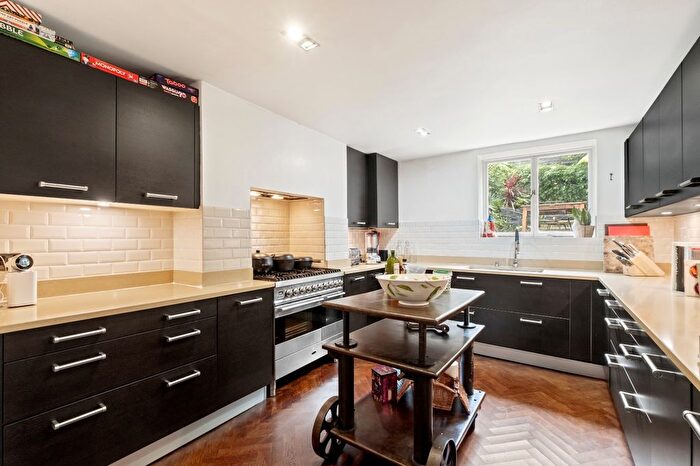 4 Bedroom Terraced House To Rent In Offord Road, Barnsbury, N1