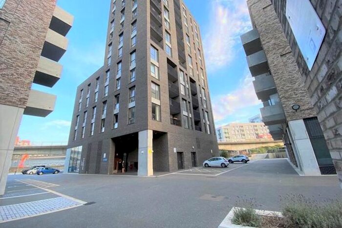 2 Bedroom Flat To Rent In Goby House, Creek Road, London, SE8