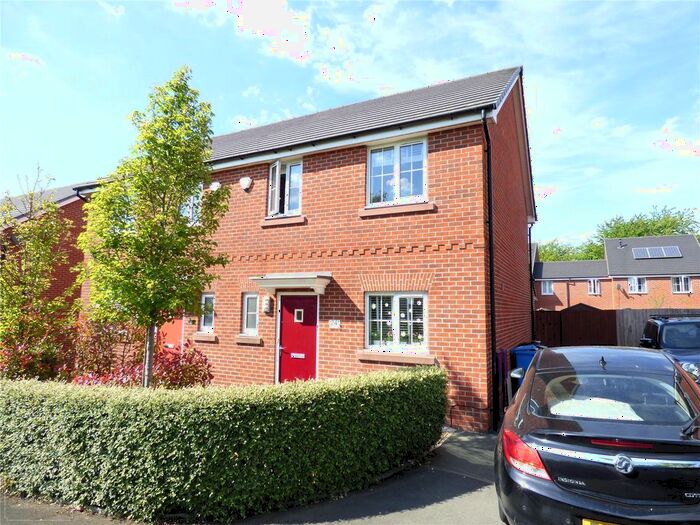 3 Bedroom Semi-Detached House To Rent In Oak Close, Chadderton, Oldham, Greater Manchester, OL9