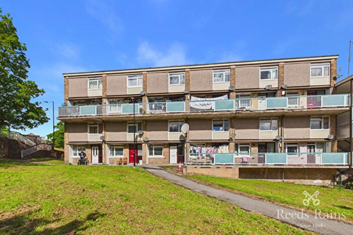 3 Bedroom Apartment To Rent In Winn Close, Sheffield, S6