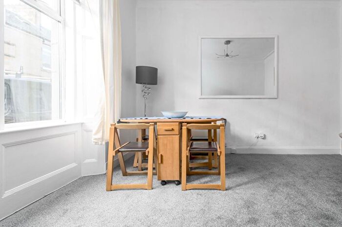 1 Bedroom Flat For Sale In Comely Place, Falkirk, FK1