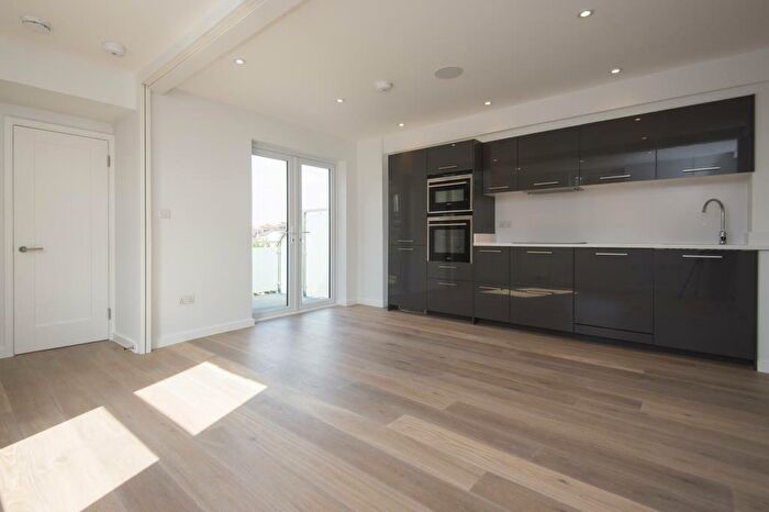 1 Bedroom Flat To Rent In Bradbury Street, Hackney, London, N16