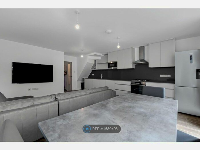 4 Bedroom Maisonette To Rent In Fellows Court, London, E2