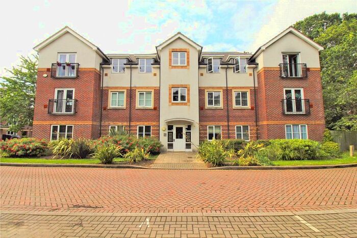 2 Bedroom Flat To Rent In Kingswood Close, Camberley, GU15