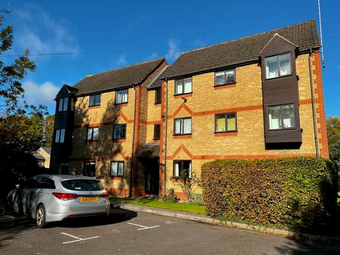 1 Bedroom Flat To Rent In Rivercourt, GL7