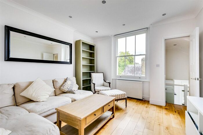 2 Bedroom Flat To Rent In Cromwell Crescent, Earls Court, SW5