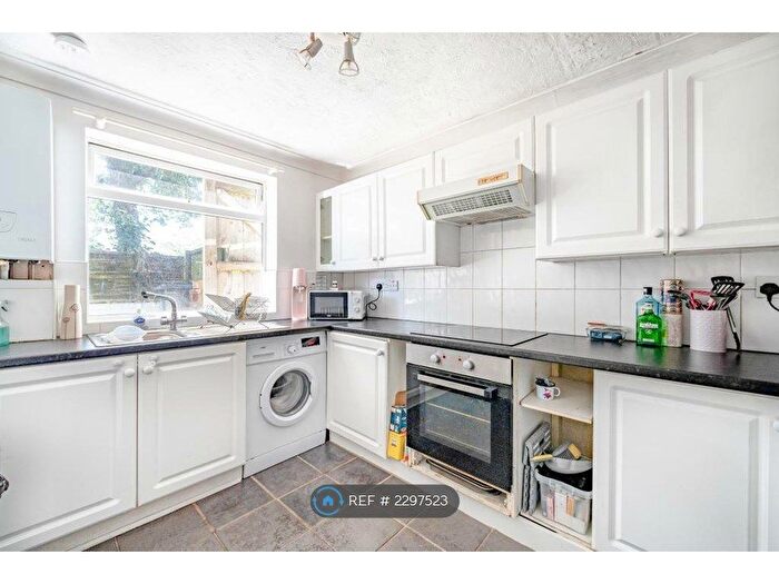 1 Bedroom Flat To Rent In Curtis Street, Swindon, SN1