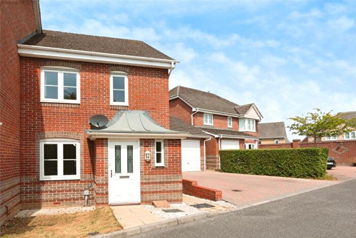 3 Bedroom End Of Terrace House For Sale In Dorset Crescent, Basingstoke, Hampshire, RG22