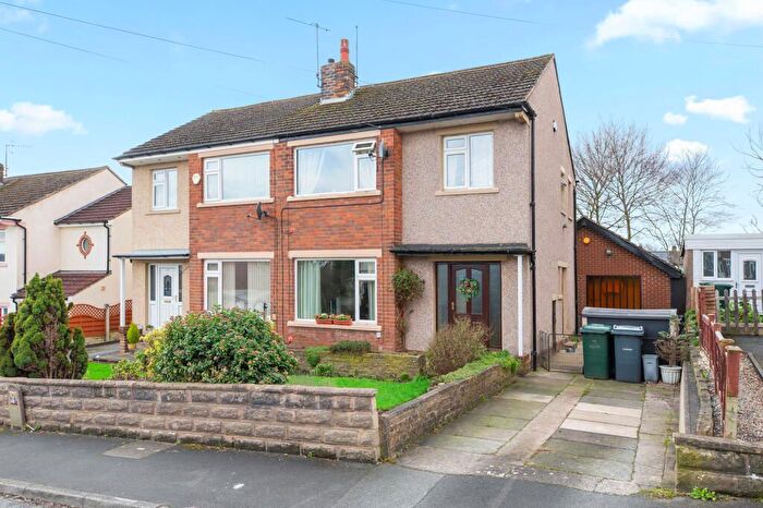 3 Bedroom Semi-Detached House For Sale In Oakfield Avenue, Bingley, BD16