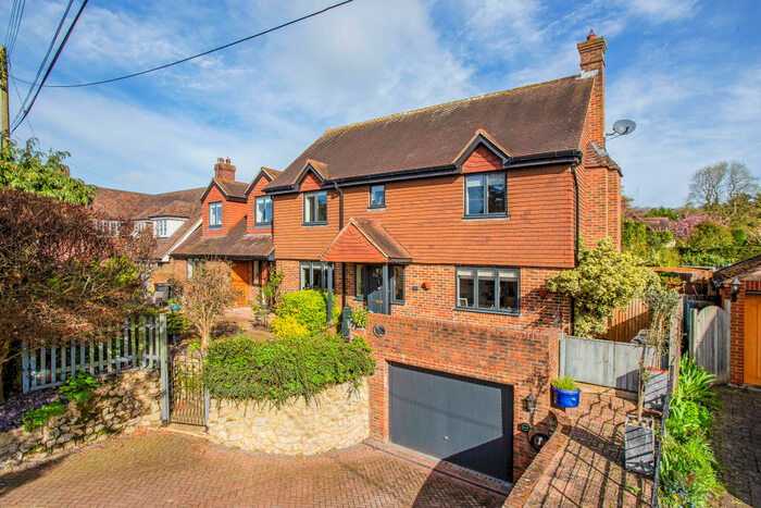 5 Bedroom Detached House For Sale In Church Lane, Trottiscliffe, ME19