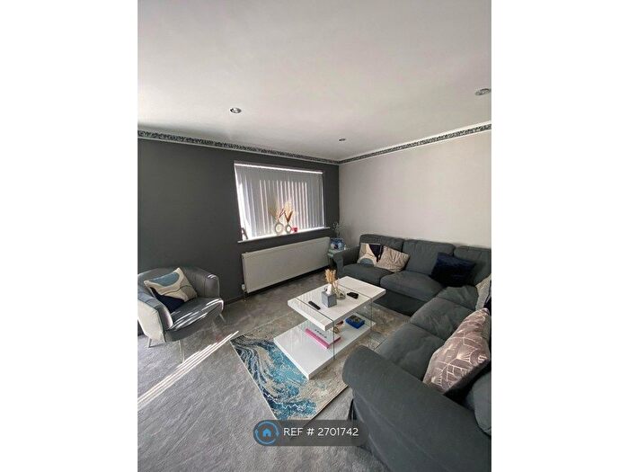 3 Bedroom Semi Detached House To Rent In Walton Drive, Drighlington, Bradford, BD11