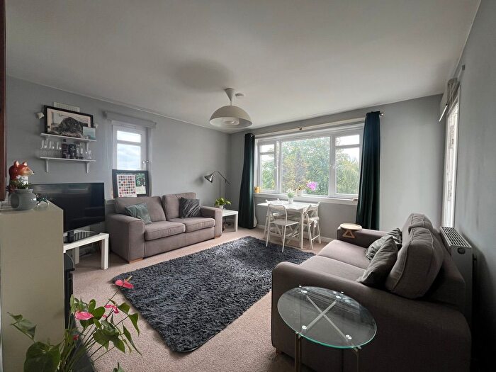 2 Bedroom Flat To Rent In Falcon Court, Morningside, Edinburgh, EH10