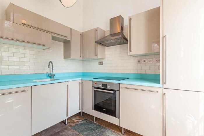 2 Bedroom Flat To Rent In North Road, Camden, London, N7