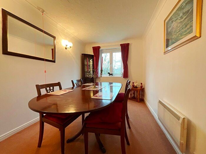 2 Bedroom Flat For Sale In Chase Close, Birkdale, Southport, PR8