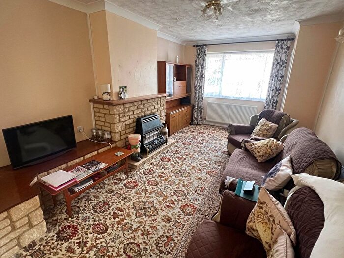 3 Bedroom Terraced House For Sale In Wavell Avenue, Poole, BH17