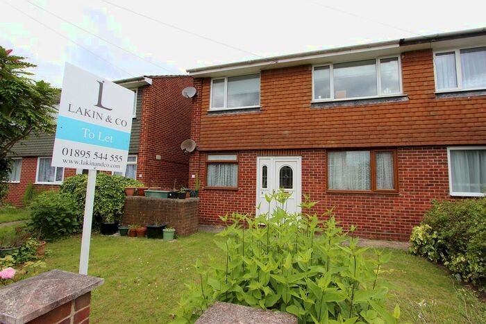 2 Bedroom Maisonette To Rent In Crosier Road, Ickenham, Uxbridge, UB10