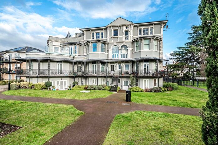 2 Bedroom Flat For Sale In Blumenthal Close, Isleworth, TW7