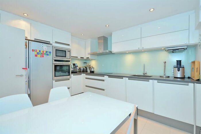 4 Bedroom Town House To Rent In Brightlingsea Place, Limehouse, London, E14