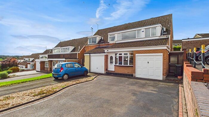 3 Bedroom Semi-detached House For Sale In Wythall Road, Halesowen, B63