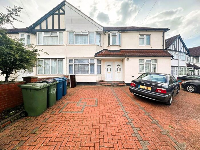3 Bedroom Maisonette To Rent In Fairview Crescent, Harrow, HA2