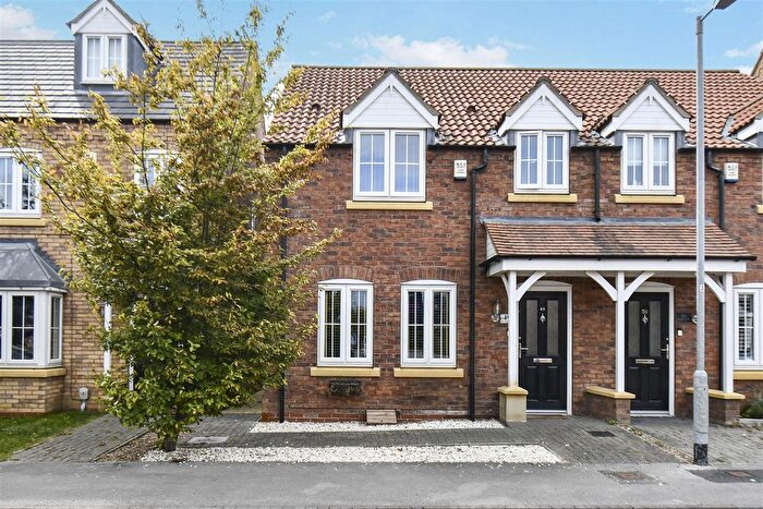 3 Bedroom Semi-Detached House For Sale In New Forest Way, Kingswood, Hull, HU7