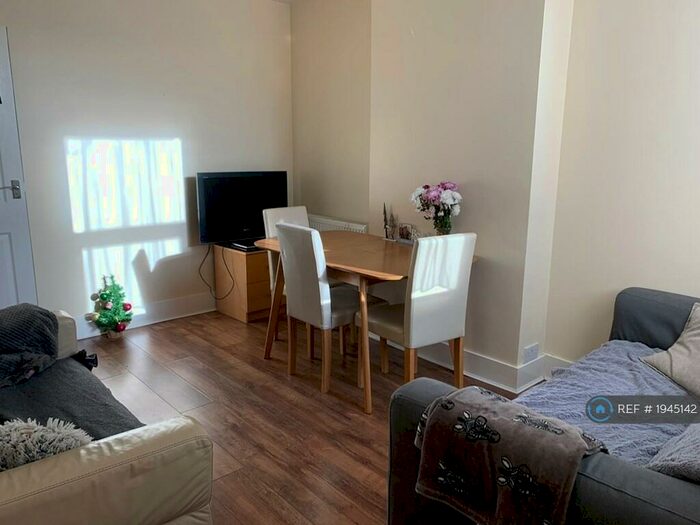 4 Bedroom End Of Terrace House To Rent In Greenstead Road, Colchester, CO1