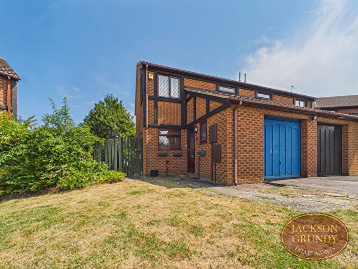 3 Bedroom Semi Detached House To Rent In Thames Road, East Hunsbury, NN4
